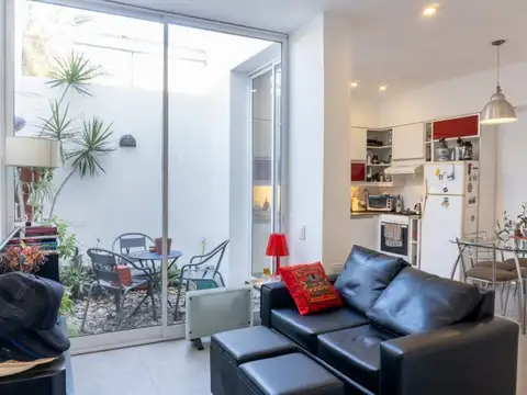 CASA DE PASILLO 2 DORMITORIOS CON TERRAZA