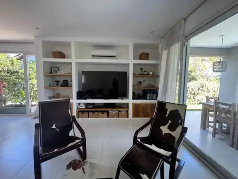 Casa en Venta con 3 cocheras