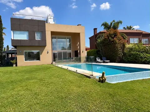 Casa  en Alquiler al AGUA en Las Glorietas, Nordelta, Tigre
