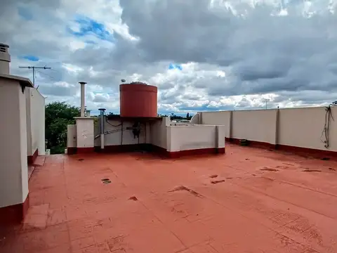 Avenida Hipólito Yrigoyen 1200