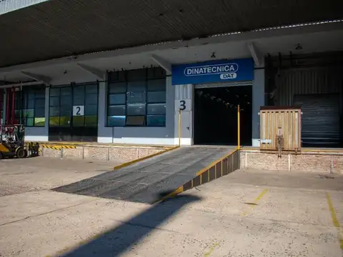 Alquiler Depósito 1380m2 en predio Villa Ballester