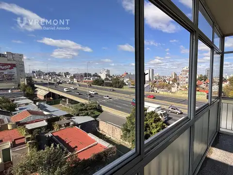 Semipiso de 3 ambientes en venta en Parque Chacabuco con balcon.