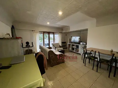 Departamento 4 ambientes primer piso por escalera