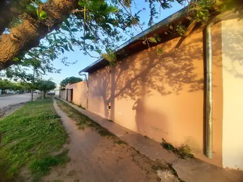 Casa 7 ambientes con 1 baño