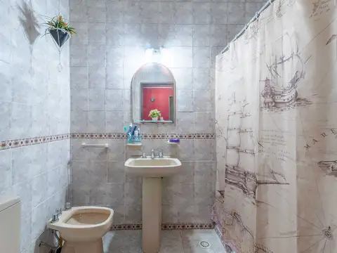 Casa 5 ambientes con 2 baños