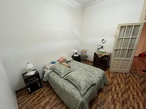 PH DE 4 AMBIENTES GRANDES PLANTA BAJA AL FONDO SIN EXPENSAS 