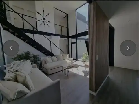 Casa en Venta con 4 cocheras