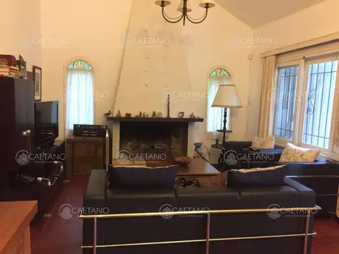Casa 5 ambientes con 3 baños