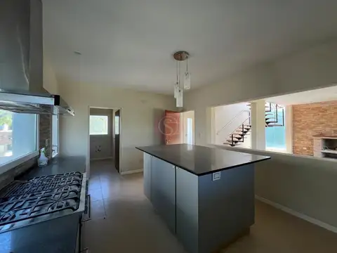 Casa en Venta con 4 cocheras