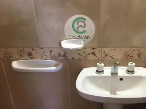 Casa 5 ambientes con 4 baños