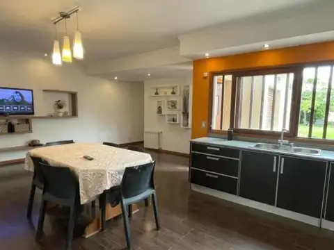 Casa 6 ambientes con 3 baños