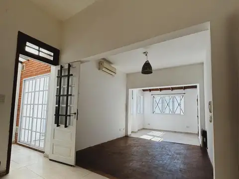 Casa En Lote Propio, A 4 Cuadras De La Estación, Zona Tranquila – Posesión Inmediata