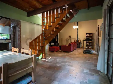 Casa 6 ambientes con 1 baño