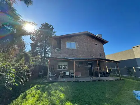 Casa en Venta con 3 cocheras