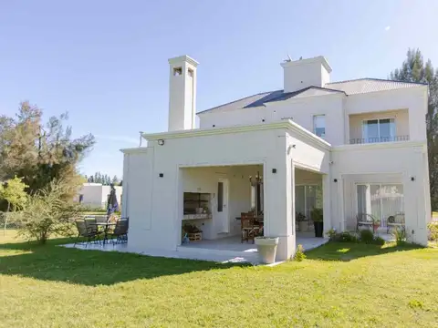 Casa en Venta con 2 cocheras