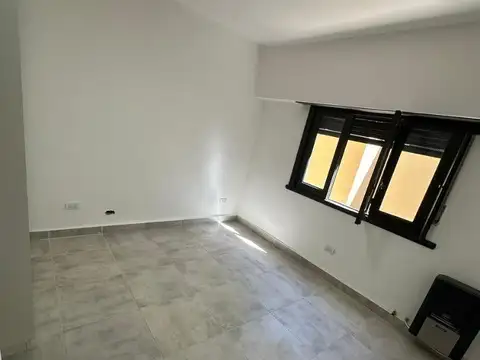 Venta Ph 4 ambientes con patio al frente reciclado