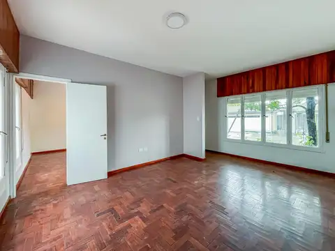 Casa 7 ambientes con 2 baños