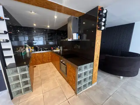 Casa en Venta con 6 cocheras