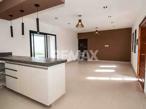 Casa 5 ambientes con 1 baño