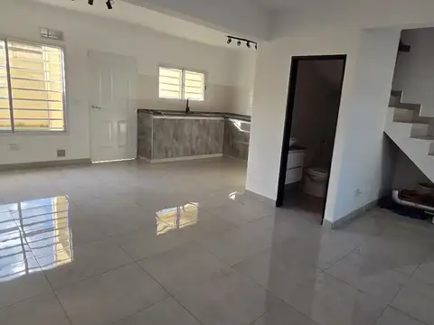 Venta duplex 4 ambientes Los Polvorines