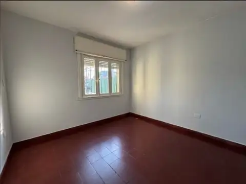 Casa en alquiler de tres ambientes en Rafael Calzada