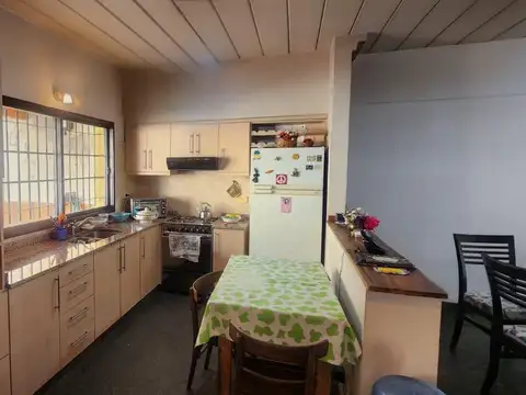 Casa 5 ambientes con 1 baño