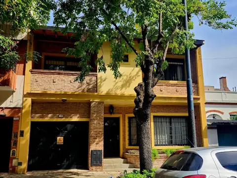 Casa Villa Urquiza Venta 5 ambientes jardín pileta parrilla