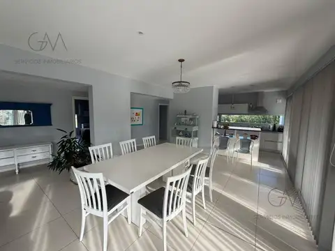 Casa en Alquiler con 1 cochera