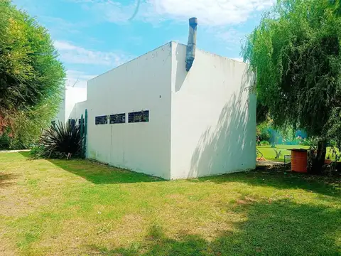 Casa en Venta con 3 cocheras