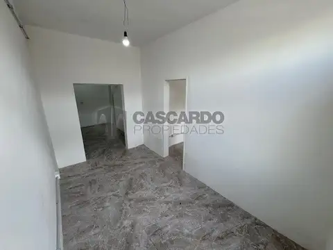 Alquiler PH de 3 ambientes planta baja en buen estado. No abona expensas.