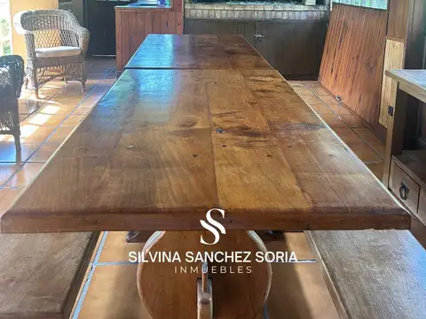 Casa en Alquiler con 2 cocheras