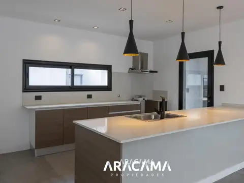 Casa en Venta en Countries y Barrios Cerrados en Ezeiza, USD 470.000