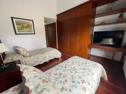 Casa en Alquiler Temporal con 2 cocheras