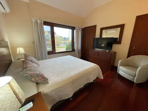 Casa 6 ambientes con 3 baños