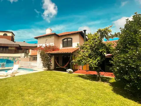 Casa 6 ambientes con 3 baños