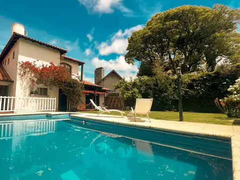 Casa en Venta con 2 cocheras