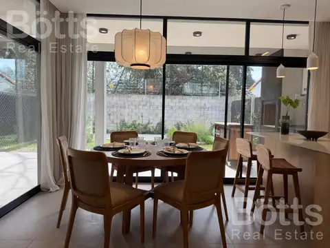 Casa en Venta en Barrio Parque Leloir, USD 330.000
