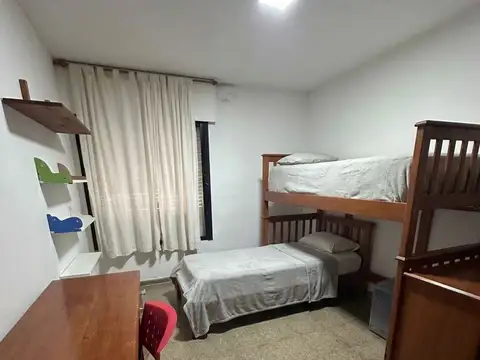 Casa en Alquiler con 1 cochera