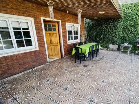 Casa en Venta 3 Dormitorios, Cochera y pileta en Barrio Belgrano