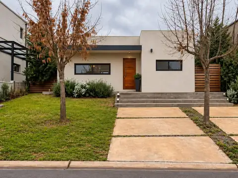 VENTA CASA 4 AMBIENTES EN SANTA ELENA