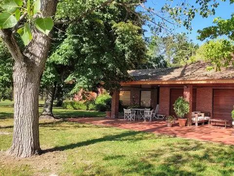 Gran casas quintas en Loma Verde s/lote de 7,2ha en venta