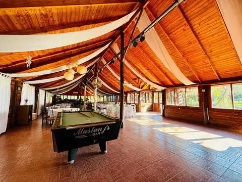 Casa 9 ambientes con 6 baños
