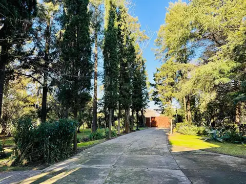 OPORTUNIDAD ,Casa +Salón de fiestas en venta "Las Casuarinas " 216 y 506