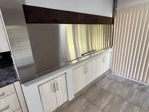 Casa en Venta con 4 cocheras