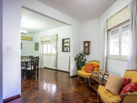 Casa 5 ambientes con 2 baños