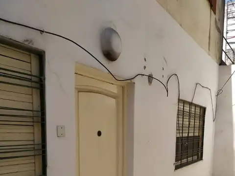 ¡Oportunidad de Inversión! Dpto 3 Amb a Refaccionar en PB con Doble Patio