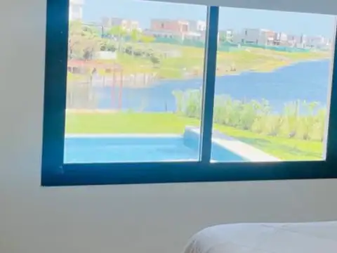 Casa en Venta con 4 cocheras
