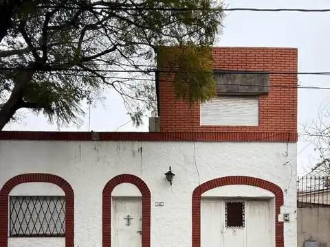 CASA 4 AMBIENTES + DEPTO 2 AMBIENTES