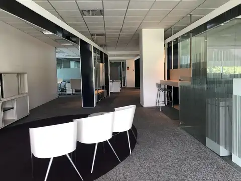 Oficina en Alquiler con 45 cocheras