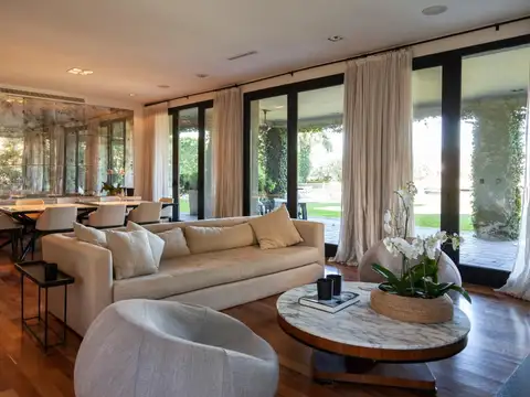 Casa 5 ambientes con 3 baños